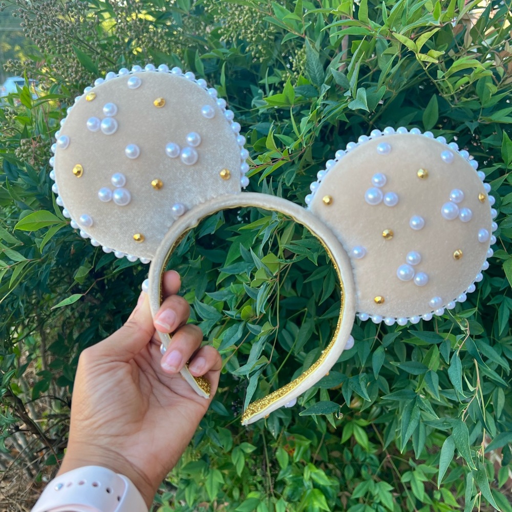 Champagne poppin Minnie ears